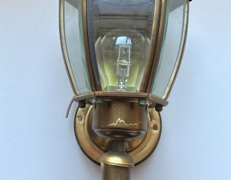 Farol de pared vintage en bronce
