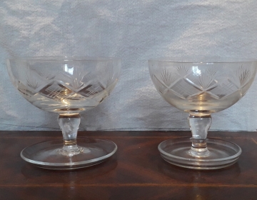 Juego de 18 Pomeleras de Cristal Tallado