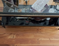 Mesa Oriental Antigua de Madera con Detalles en Bronce