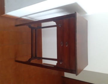 Cubiertos de plata y mueble cubertero