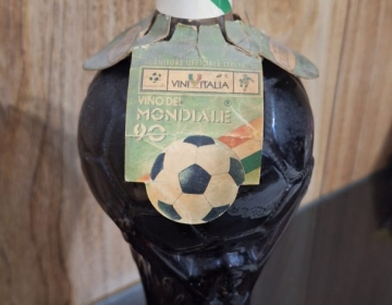 Botella de vino del mundial Italia 90