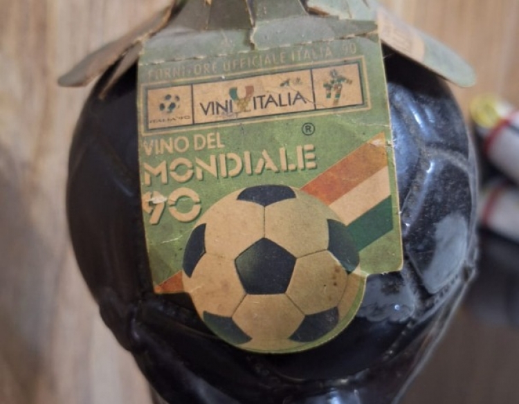 Botella de vino del mundial Italia 90