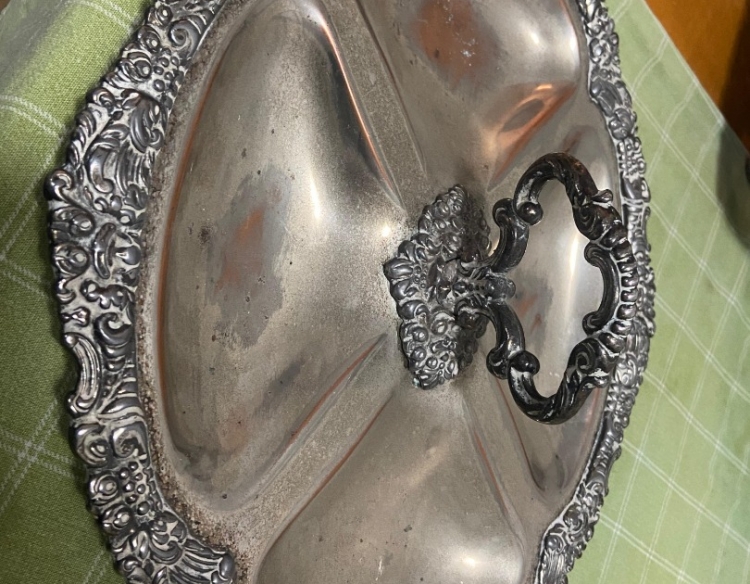 Bandeja antigua de metal bañada en plata sello original ARTIS industria argentina mediados del siglo XX Es bastante pesada más de 3 kg