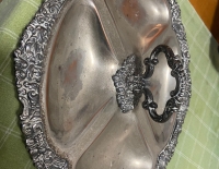 Bandeja antigua de metal bañada en plata sello original ARTIS industria argentina mediados del siglo XX Es bastante pesada más de 3 kg