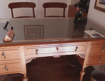 Elegante escritorio antiguo de madera maciza – excelente estado