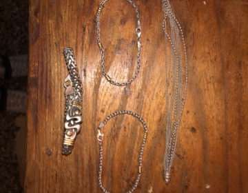 Pulseras de plata y oro