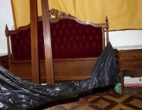 Juego dormitorio, mesas de luz y sillas