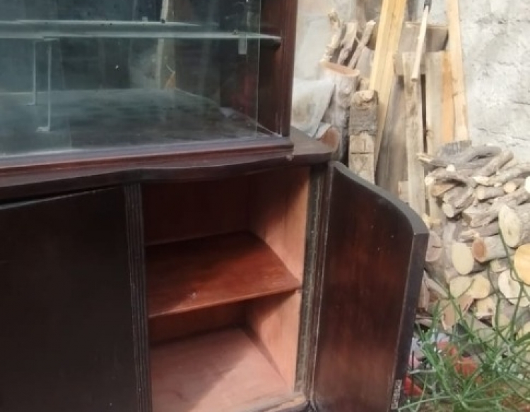 Mueble aparador con cristalero