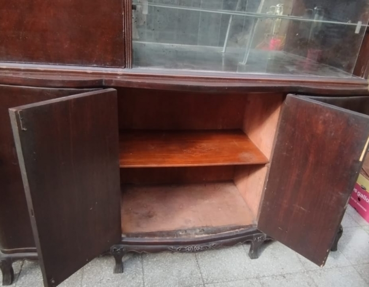 Mueble aparador con cristalero