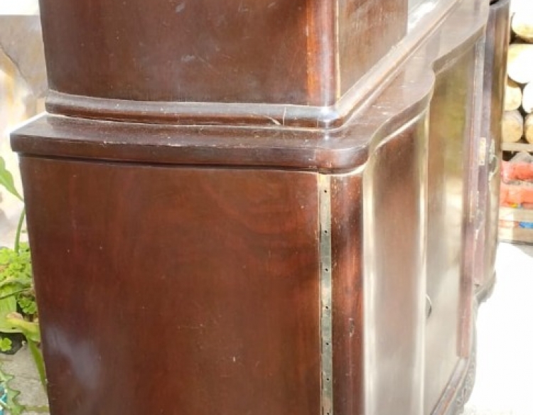 Mueble aparador con cristalero