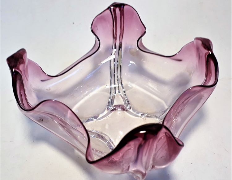 Tazón de arándano y vidrio transparente steuben 1920