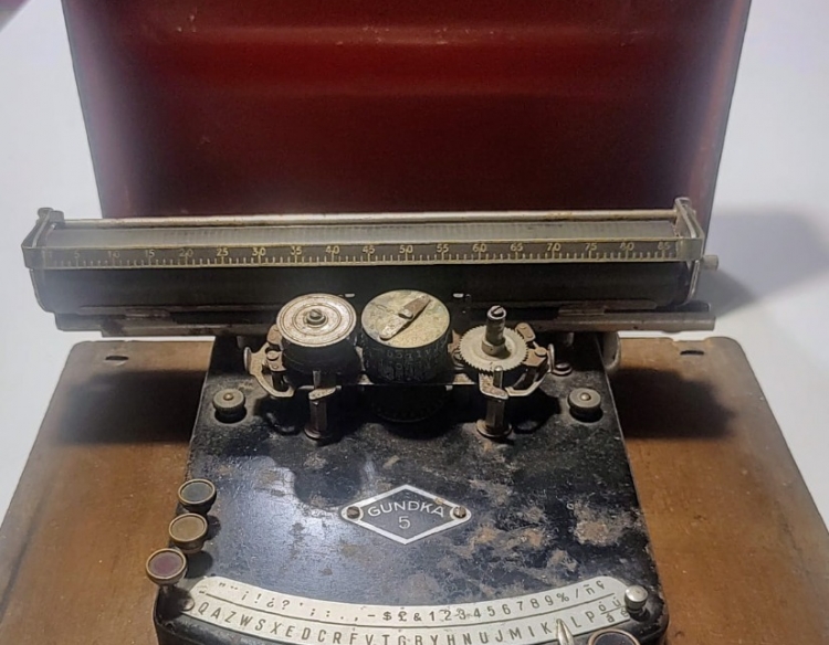 Máquina de escribir Gunka 5 