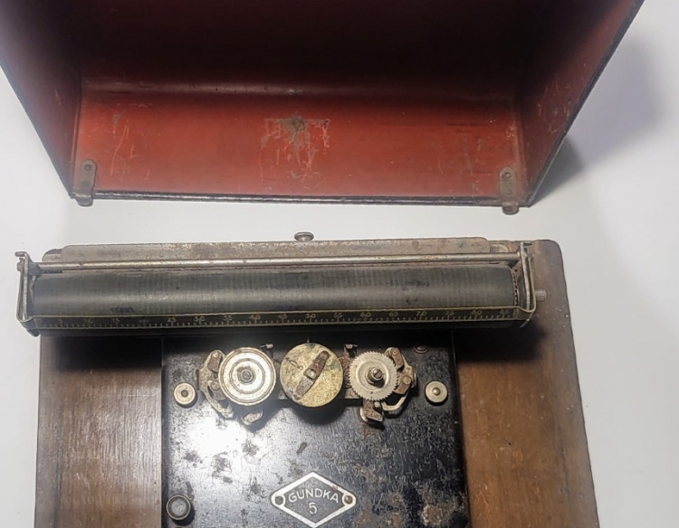 Máquina de escribir Gunka 5 