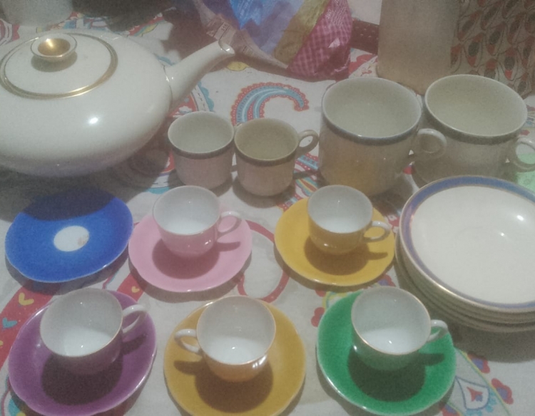 Tazas y platos 