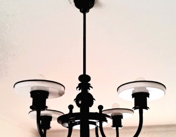 Araña Art Déco De Bronce Pátina Oscura Tulipas Opalina Originales