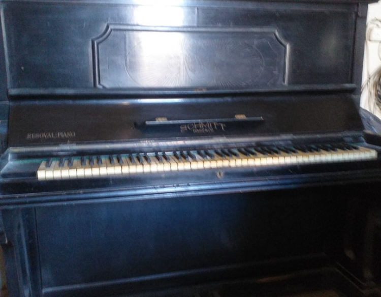 piano marca Schmitt