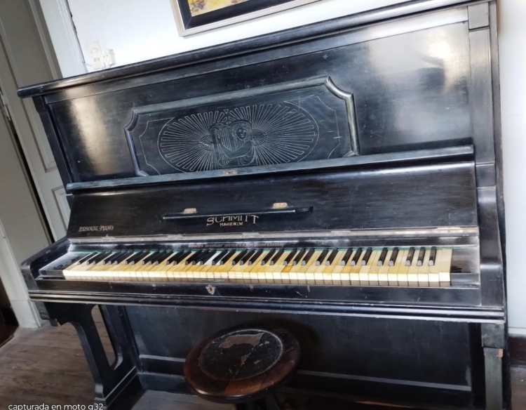 piano marca Schmitt