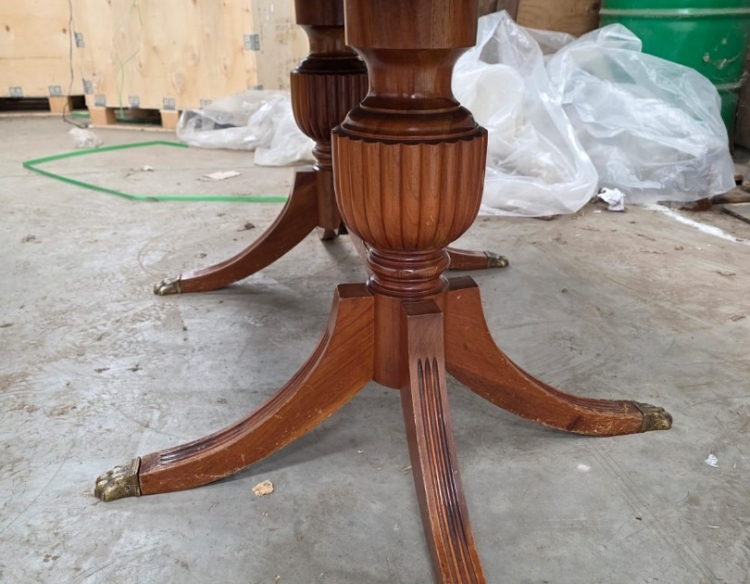 Mesa de comedor estilo Inglés Sheraton en pluma de caoba