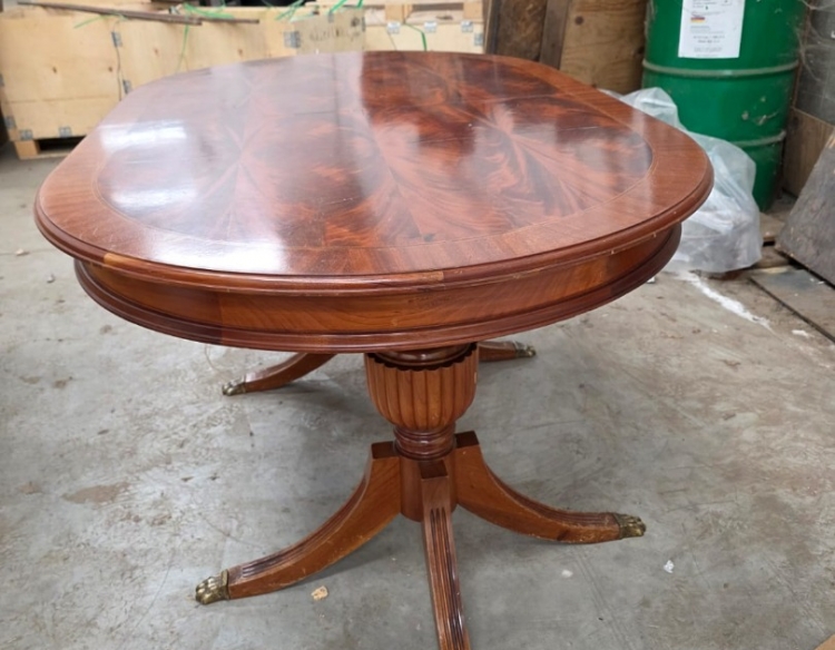 Mesa de comedor estilo Inglés Sheraton en pluma de caoba