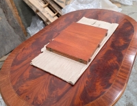 Mesa de comedor estilo Inglés Sheraton en pluma de caoba