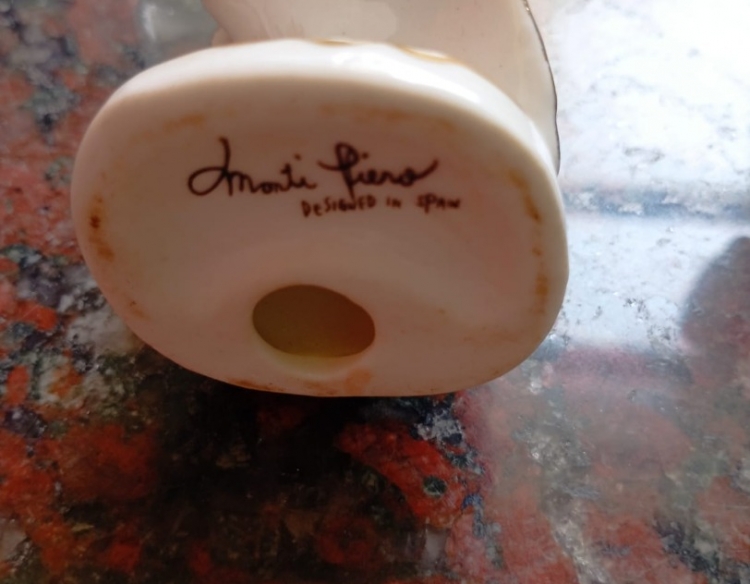 Figuras de niñas de porcelana Monti Piero - (Dos piezas)