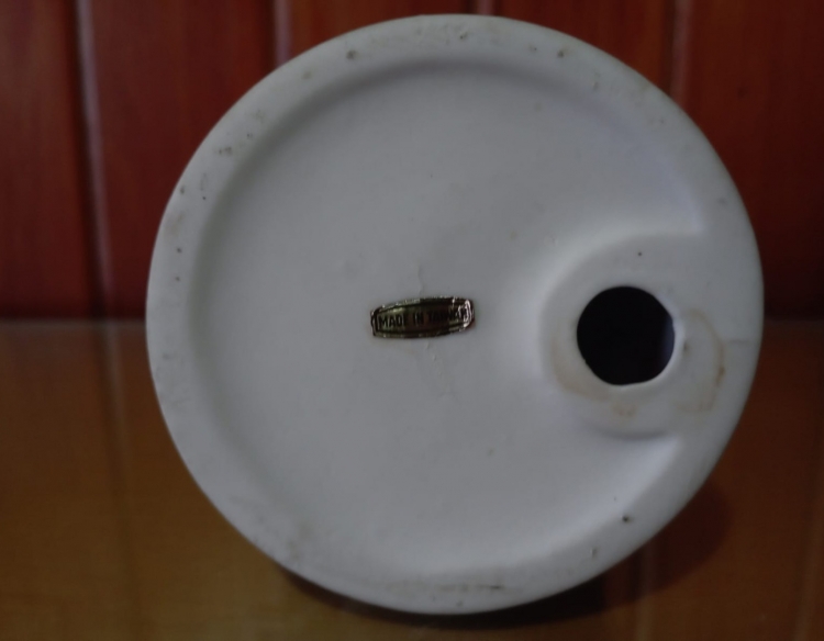 Figura de pastora de porcelana - (Una pieza)